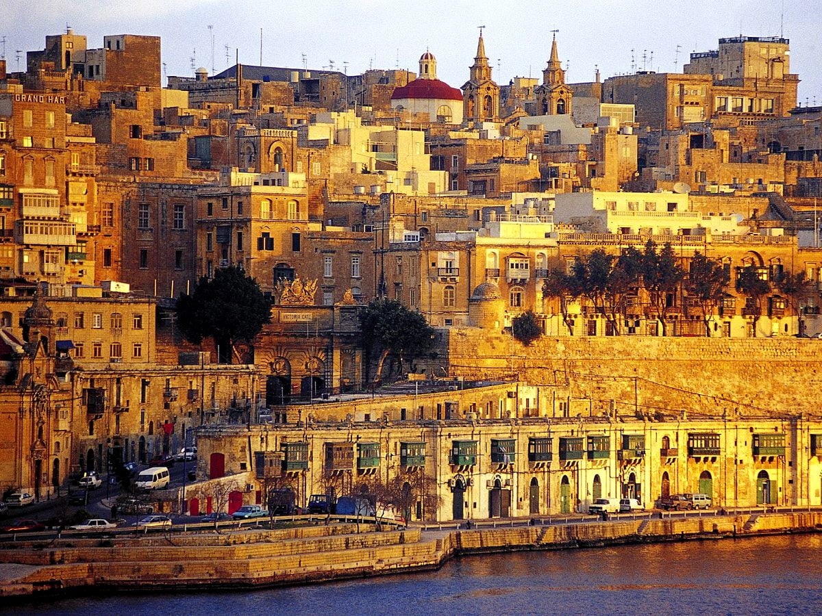 malta town city lake wallpaper